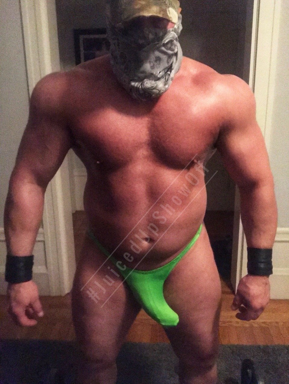 juicedupshowoff:  Right fucking now!!!  Roided up Muscle Whore with a major shot