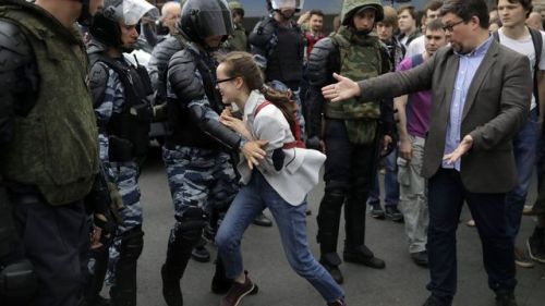 micdotcom:  Hundreds arrested in anti-Putin protests in MoscowThe Russian government rounded up hundreds of protesters on Monday amid anti-corruption demonstrations in cities across the country.Among those arrested was opposition leader Alexey Navalny,