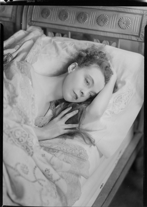 Lillian Gish by Nell Dorr, 1930 Nudes & Noises  