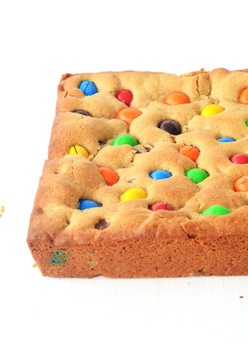 M&amp;M peanut butter cookie bars