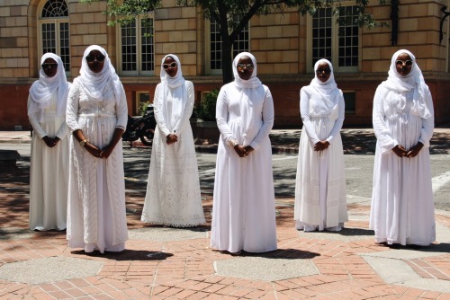 bijah-tuu: saida-dahir: Eid Mubarak from the Dahir Sisters ❤️ Omfg yaaass