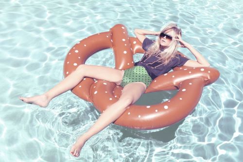 35 Sizzlin’ Pics of Girls Chillin’ at the Pool | PlayboyPhotography by Henrik Purienne for Wildfox