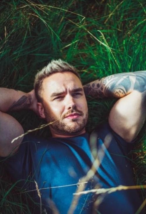 liam-93-productions:Liam on the set of Sunshine music video - 27.08