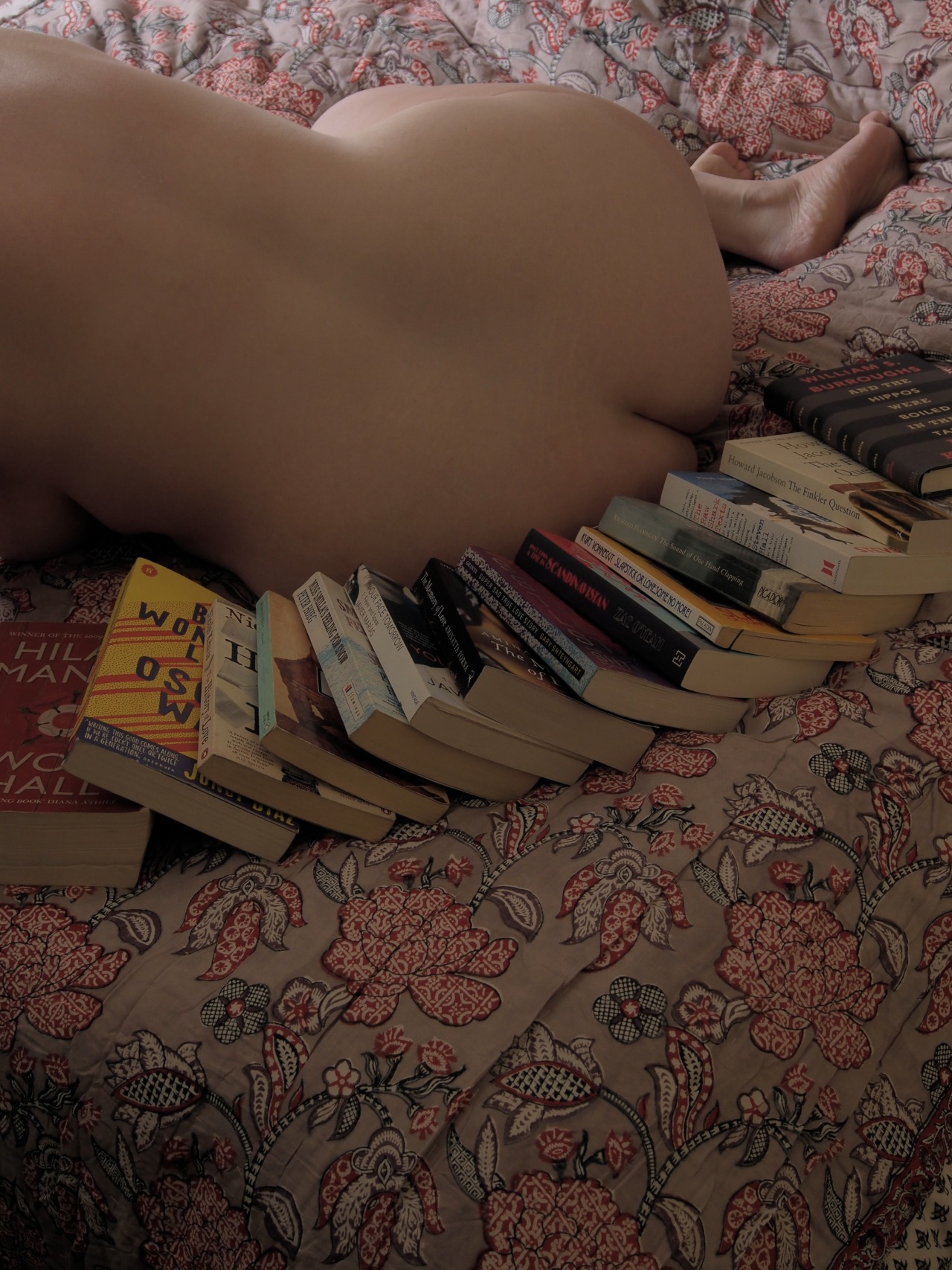 bowiesziggystarlust:  vousavezunfondbelle:  Happy Naked Reading Day 2014 Bx Thank