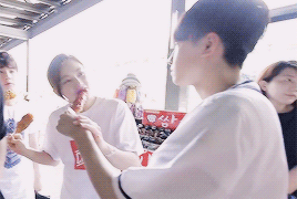 bokdeongeori:when there’s a “gap” but someone cried for 2 hours