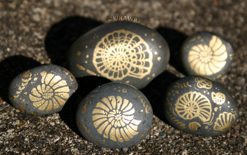 darkersolstice: kiraraneko: Painted Fossil Rock Magnets on Etsy! These magnets are made using river 