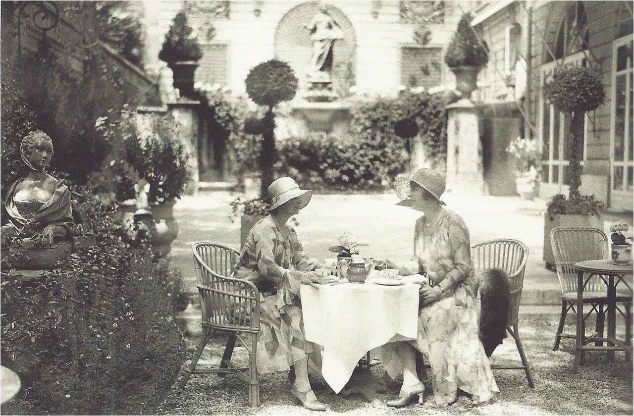 womenandbooks:  Thé au Ritz 