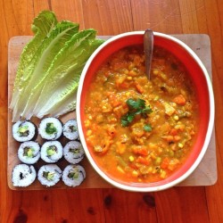 sandandsoil:  Freelee’s vegan soup/sushi meal 