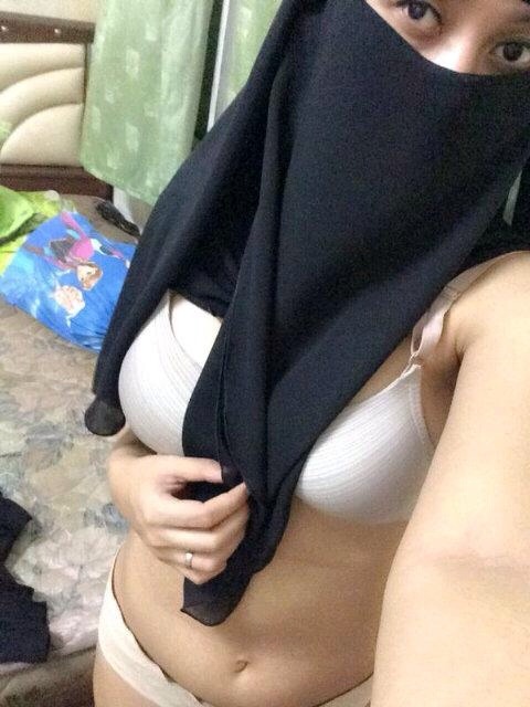 syazilabangi:  aremirul95:  Bambam  good porn pictures