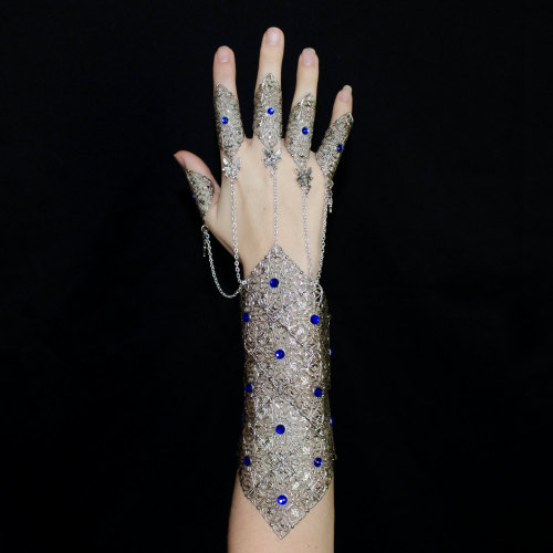 awesomeetsy: Intricate fairy elven arm cuff - ring - bracelet - halloween - armor