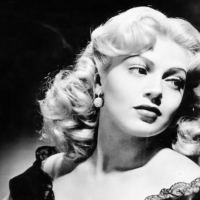 lanas-turner:  Lana Turner + 40s hairstyles. adult photos