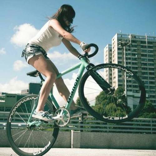 javi-ballestero:#fixiegirl #girlbike #girlsgonefixie #ridegirl #ridelikegirl #fixiechick #fixedlove 