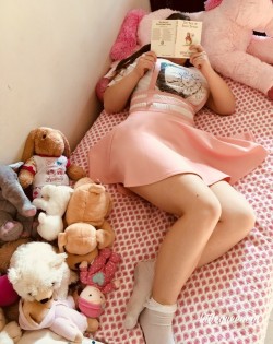 littlequeenem:  Won’t you come read with me daddy?   Do not remove my caption or the stuffies will hate you   Do not interact if you are under 18