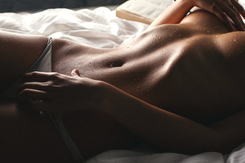 br-eathing:  xpyrex:  I fucking love the female body  for a kewl blog that has photos