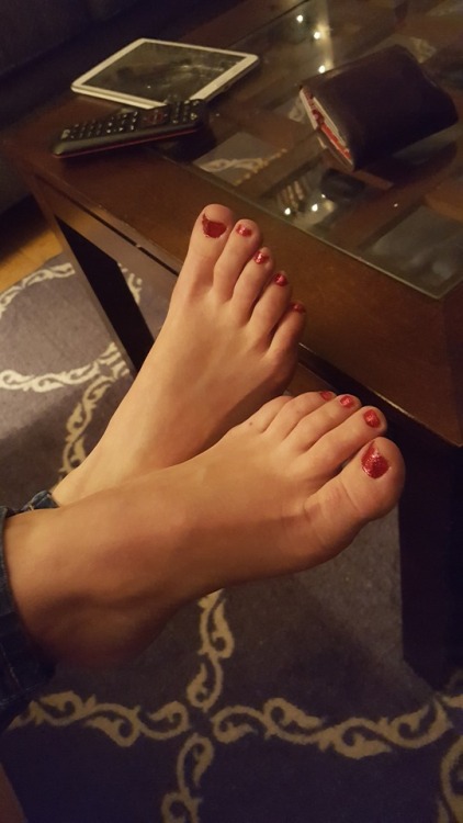 a closers view of my pretty wife&rsquo;s feet.