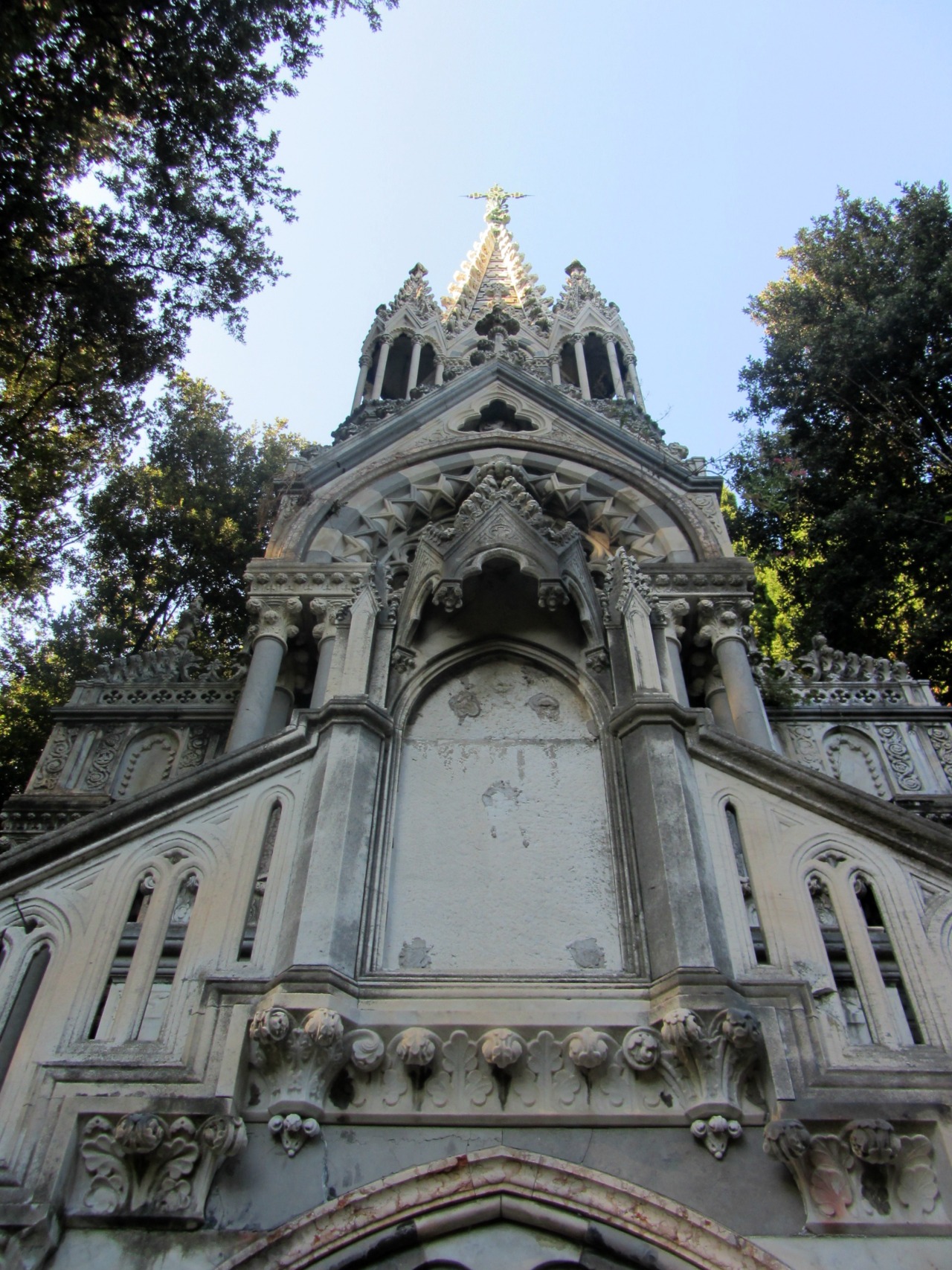 maecartessenza:  My last post (for now) on Staglieno: we took so many pictures that