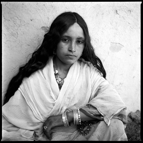 Omar D.: Algérie, Portraits de femmesOmar D.  responded to Marc Garanger’s famous series called “Rev