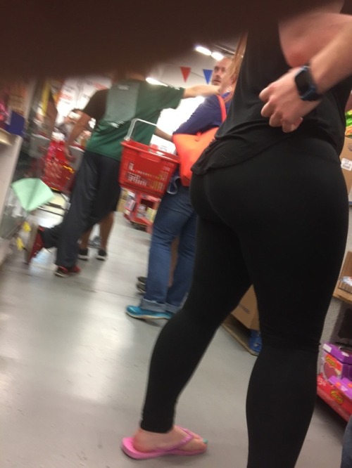 bubblebuttcreepin:  Bubble butt pawg