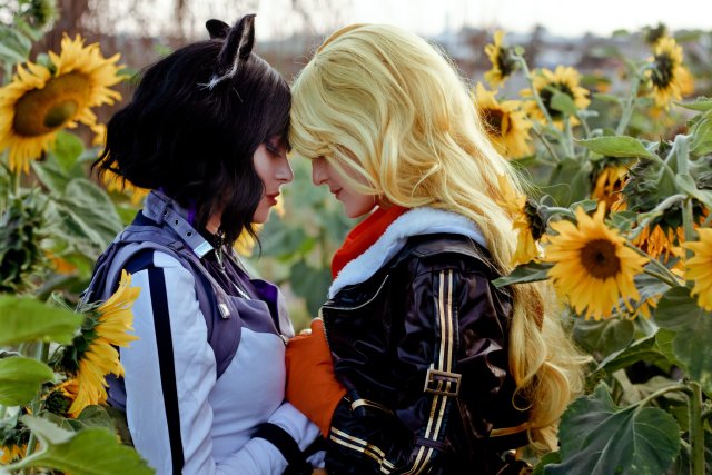 Happy 1st anniversary to our bees.
Yang by me
Blake by @rizzyun
Photo by @ronaldoichi