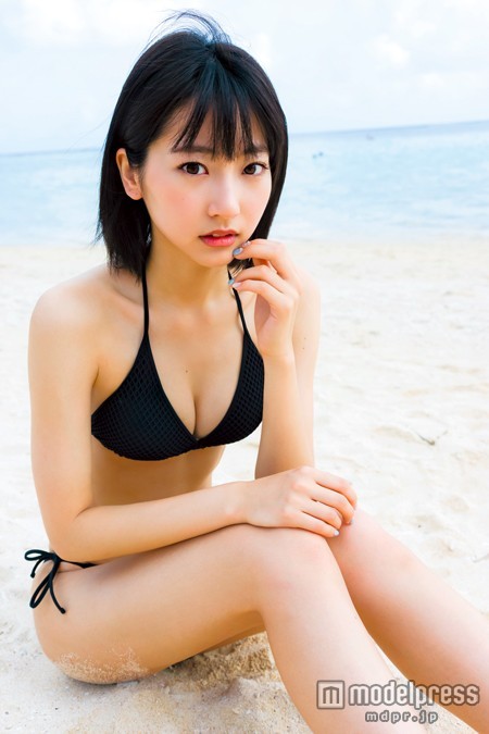 yoimachi:  武田玲奈が魅せる“水着コレクション”解禁　人生初海外ロケのオフショットも満載 - モデルプレス