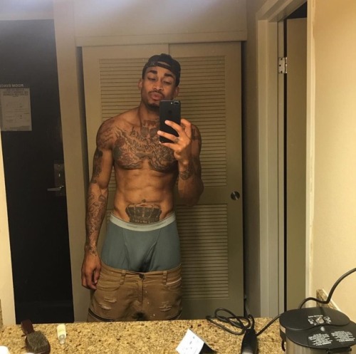 yeaimaundercover: Late night selfies