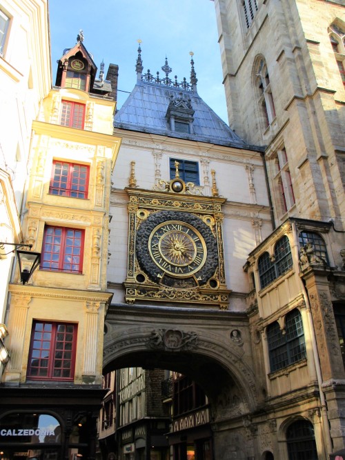 blatterpussbunnyfromhell: charlesreeza: Rouen’s Gros-Horloge (Big Clock) is a 14th-century astronomi