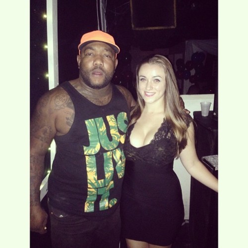 Porn Pics Chillen with @kingkongzoe up in the DJ booth