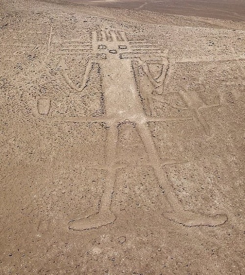 cafeinevitable: The Atacama Giant is an anthropomorphic geoglyph on Cerro Unitas in the Atacama Dese