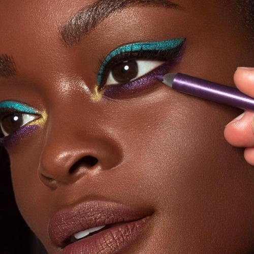 thirteenpercentangel: coutureicons: models of color with pretty eyelids  yes. and enough space between the lid and the brow. 