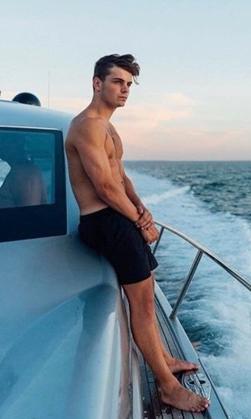 male-and-others-drugs:  TOP 500 HOTTEST MAN OF ALL TIME#318 Martin Garrix