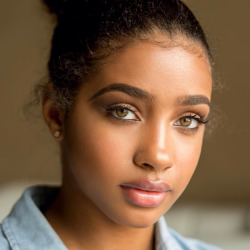 girlsandlandscape:  Corie RayvonIG: @corierayvon  GORGEOUS!