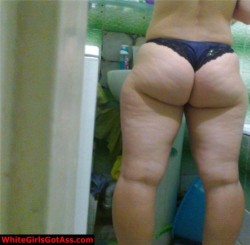 bigbumgirls:  Via GotCurv.esCollection: Big Asses, BBW, PAWG  Ooooo weeee and bow legged to !!!!!!