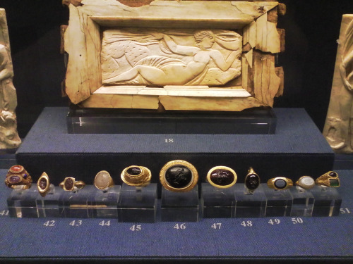 women-of-the-antiquity:Some really beautiful jewellery from the Benaki Museum in Athens, from hellen