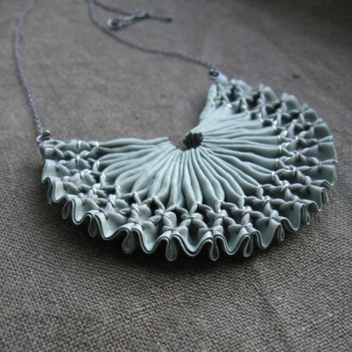 tinctory.blogspot.ca/ Smocked Necklace