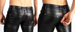 jara257:  cyrioci:  Do you think reaper would wear this pants  of course  he got it off amazon 