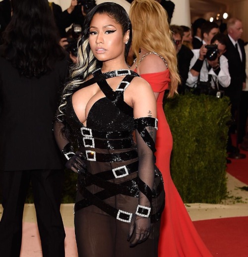 jontizzlee:Nicki Minaj (with Jeremy Scott) attends the “Manus x Machina: Fashion In An Age Of Technology” Costume Instit