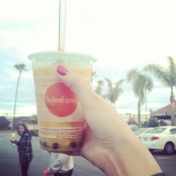 cookies-and-apple-juice:  Cheers to Boba