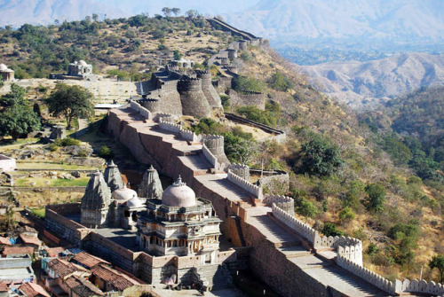 The Great Wall of China isn’t the only great wall in Asia. India has one too! Rajasthan’s Kumbhalgar