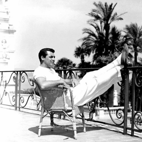 Summer Chill ☀️#ThrowbackGents #tbt #CaryGrant#MensFashion #MensWear #MensStyle #MensLook #MensCloth