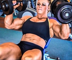 lv4femalemuscle:  No one compares to her……….