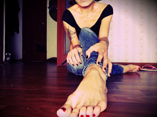 feetfundoll: #footfetish mood vol 2 Gosh… it’s fucking awesome. Enjoyed so so much!