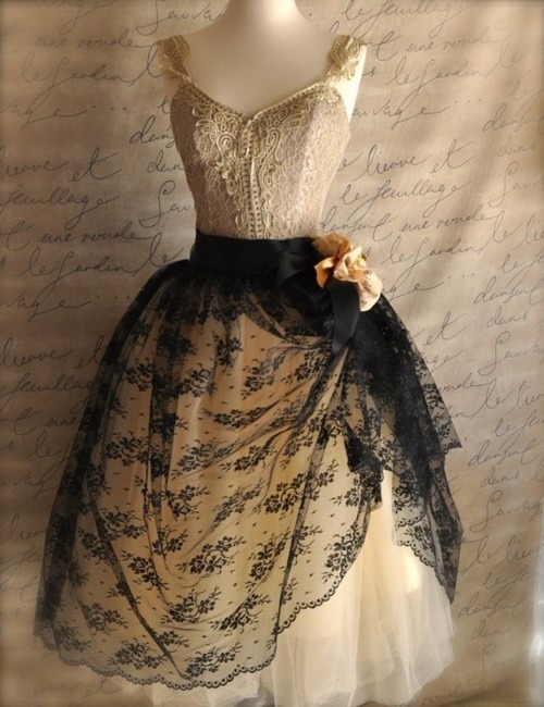 retro-girl811:  prettypinkcontroller:  youre-a-huggylostgirl:  retro-girl811:  Two-Tone Tulle Cocktail Dresses  I WANT IT NOW   My dress!!  Oh my gosh! Thank you for all these notes! 