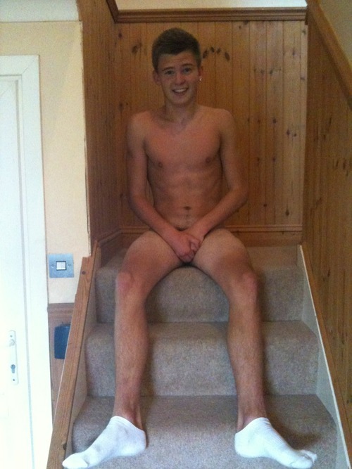 http://hotnekkidboiz.tumblr.com/post/57135024346