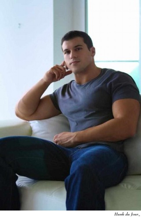 Your Hunk of the Day: Gio Benitez hunk.dj/7667