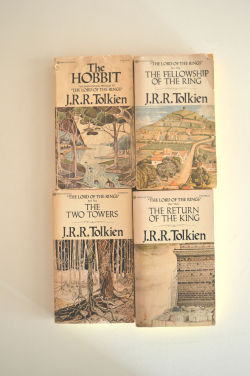 elevatedweirdoempire:  1970s Vintage Lord of the Rings and The Hobbit Set 