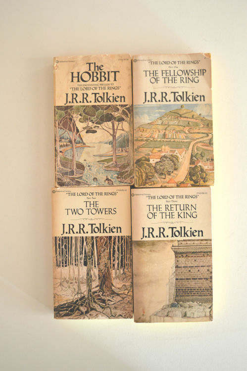 thoughtsupnorth:1970s Vintage Lord of the Rings and The Hobbit Set