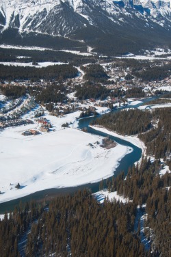 theencompassingworld:  adm-kng:  Bow River &amp; Canmore, AB   The World Around Us