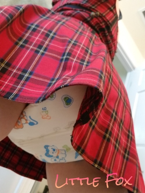 Porn littlefox312:Diaper check babygirl, lets photos