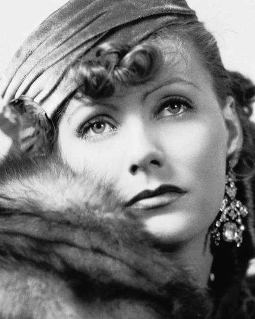 Greta Garbohttps://Painted-Face.com/