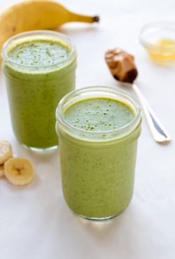 foodffs:  Kick Booty Kale Smoothie {Kale